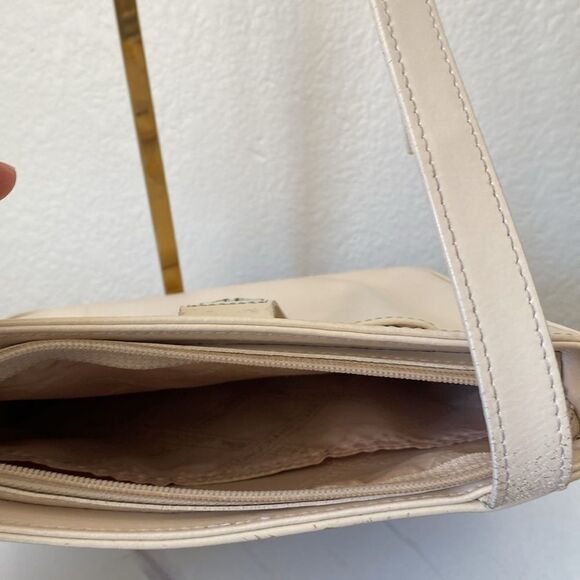 Vintage White Tan Longchamp Bag - Picture 9 of 13